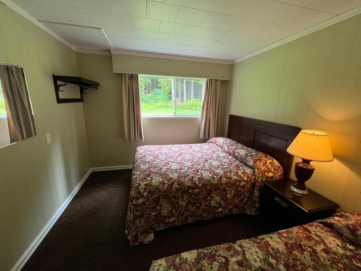 Pioneer Inn By The River Port Hardy Extérieur photo